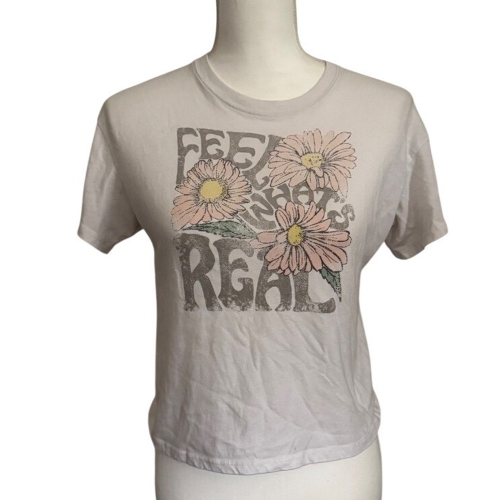 Graphic Tee Feel Real Floral Print Girls Large T Shirt.